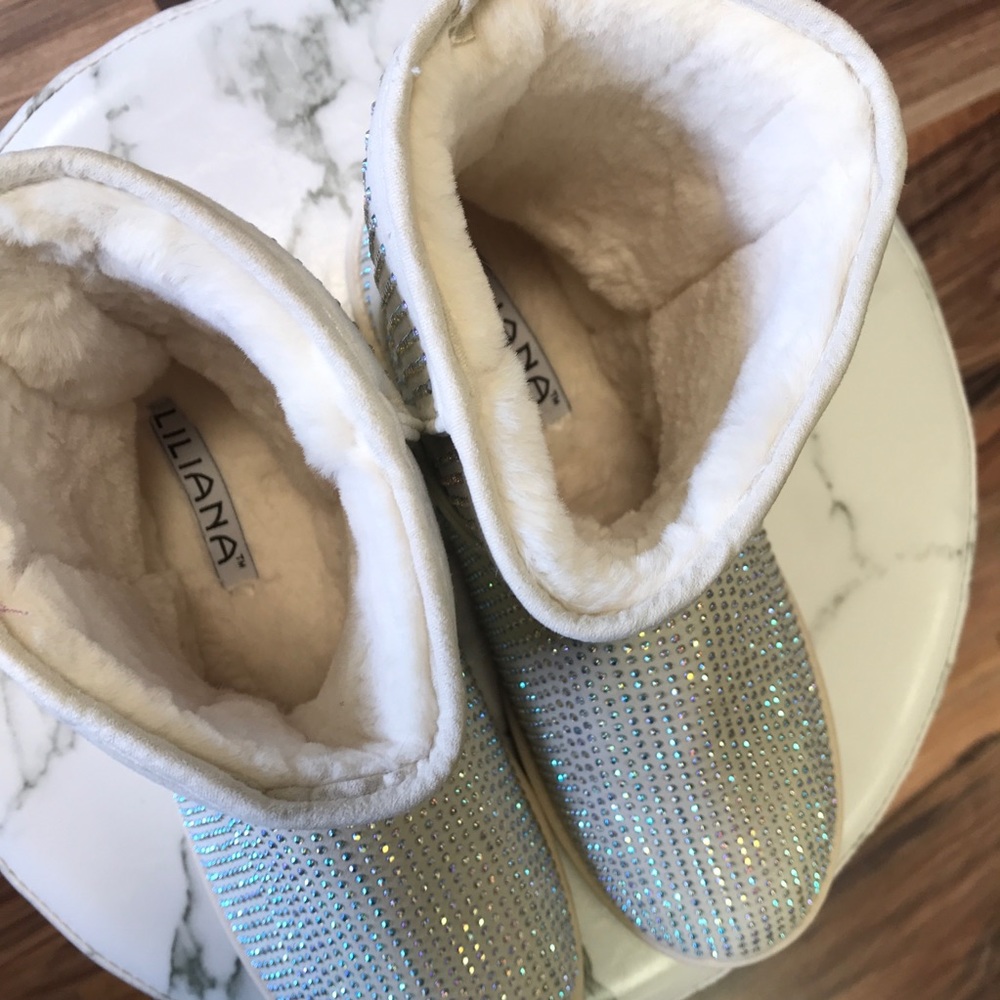 ‼️ Cream Diamond Iridescent Fur Flat Ankle Boots - Picture 6 of 8